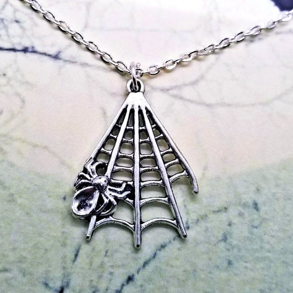 Baroque Vintage Jewelry - Spider & Corner Spiderweb Silver Necklace